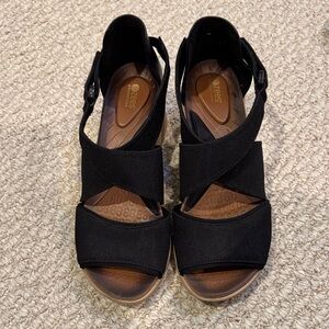 BZees Heiress Women's Black Crisscross Sandals Size 10W